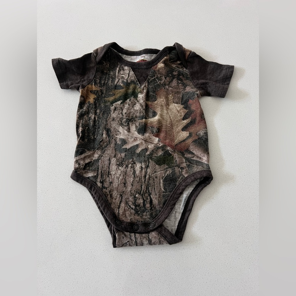 Bass Pro Outdoor Kids Camo Camouflage 2 Piece Set Size 9 Month - Picture 3 of 8